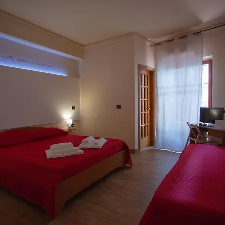 לינה וארוחת בוקר Rhegium Palace 3*